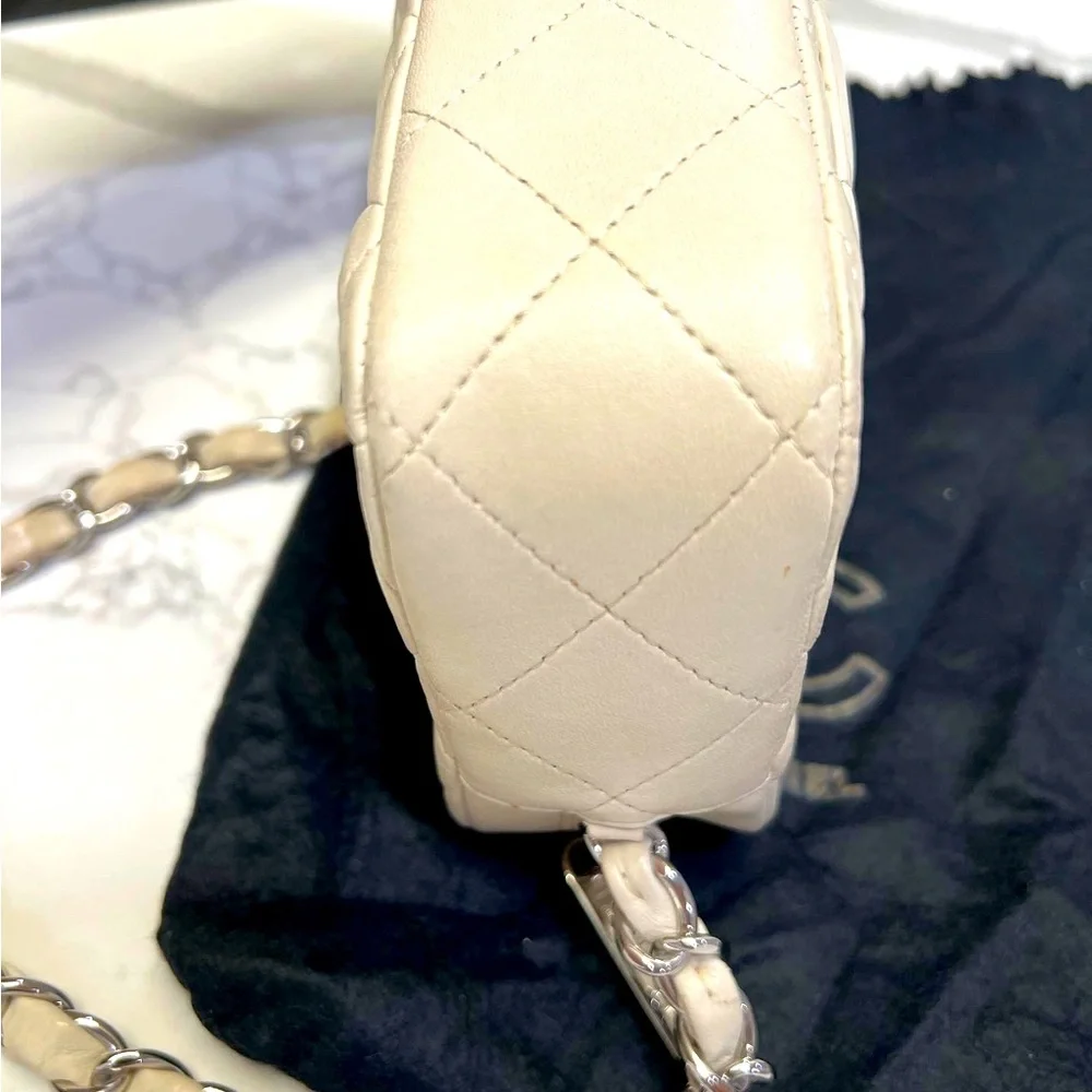 💎Authentic💎Chanel Quilted Leather Camera case with Matelasse chain - Picture 9 of 13